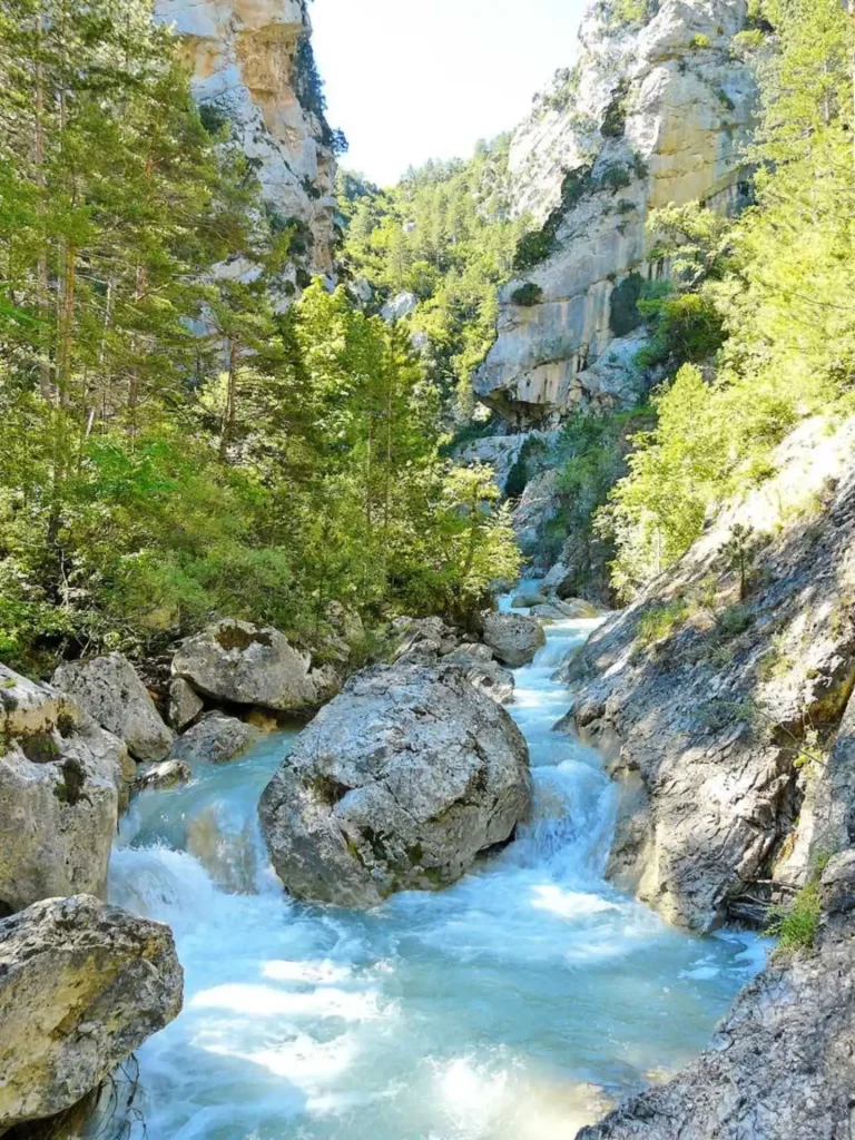 Visitez les Gorges de Trévans lors de votre séjour au Camping Le Moulin à Moustiers-Sainte-Marie.