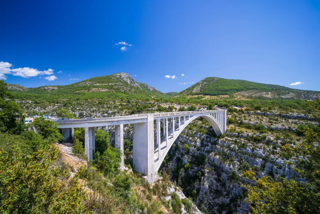 Le pont d'Artuby dans les gorges du Verdon, en Provence, en France.